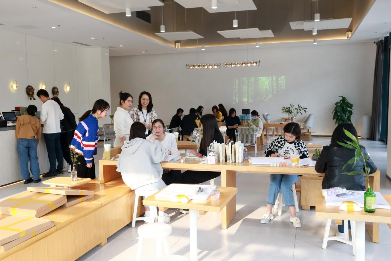 花漾女神，傲然綻放 | 邦彥技術(shù)舉行“花漾女神寵愛(ài)日”活動(dòng)，熱烈慶祝三八國(guó)際婦女節(jié)